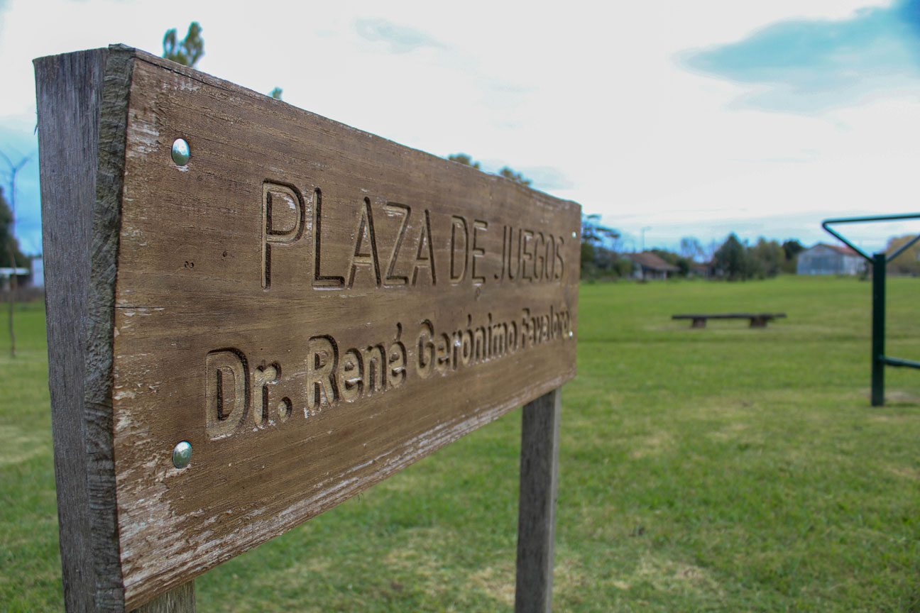 Plaza de juegos René Favaloro